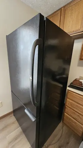 Bx21te Amana Refrigerator With Bottom Loading Freezer