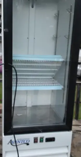 178-gdc-10-hcw Avantco Refrigerator
