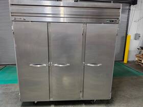Beverage-air Er74-1as Beverage-air Three Door Reach In Fridge