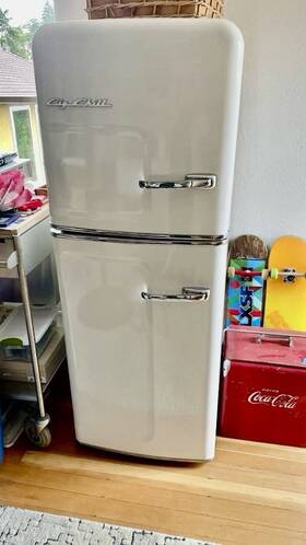 Big Chill Ugp215lwac Retro 24 Inch Slim White Refrigerator