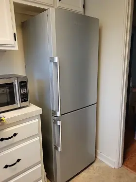 Brfb1042sl Blomberg K60310hu 24 Inch W 10.6 Cu. Ft. Refrigerator Silver Great Condition