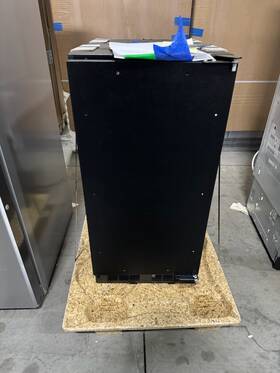 Blomberg Uacp115is01a Uacp115is01a-01-0004-uline 15 Inch Clear Icemaker W Pump Panel Ready Open Box