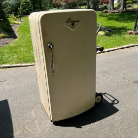 106.e9f-c1 Coldspot Vintage Refrigerator