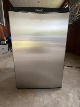Dcr412bls Danby Mini Fridge 4.3 Cu. Ft. Capacity Stainless Black