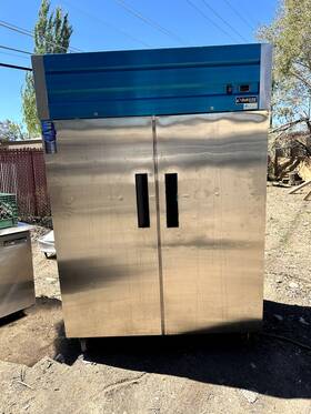 Duckers D55ar Dukers 55 1/8 Inch Two Section Reach In Refrigerator