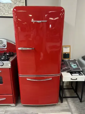 1950cr-32-8931-elmira Elmira Stove Works 1950cr 31 Inch Bottom Freezer Refrigerator Red Display Model