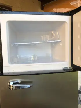3082427 Frigidaire Refridgerator. Super Great Little Fridge. Black And Chrome Look. Moves Easil