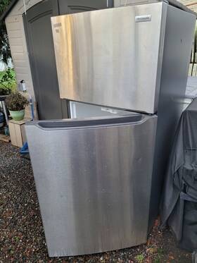 Frigidaire Ec18wim Refrigerator 18 Cu About 2 Years Old