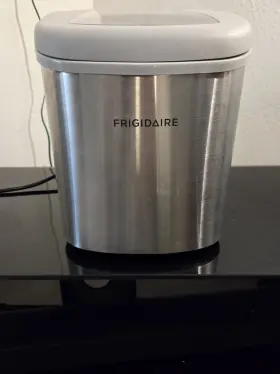 Efic117-ss Frigidaire Efic117ss 26 Lbs Countertop Icemaker Silver