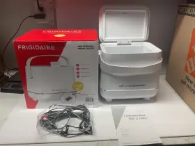 Efmis308 Frigidaire Portable Insulated 6-can Mini Personal Fridge Cooler White New