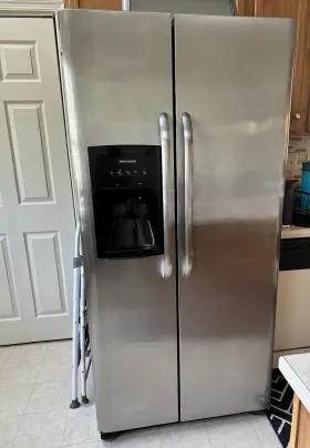 Ffhs2322mska Frigidaire Refrigerator 4 Sale