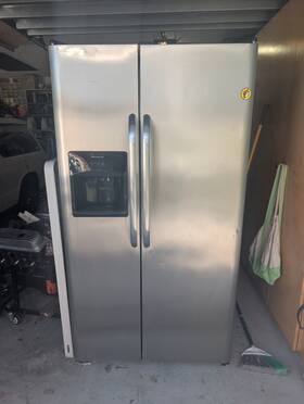 Frigidaire Ffhs26110fca Side-by-side Stainless Steel Refrigerator With Ice And Water Dispenser