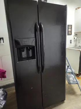 Ffhs2611lbra Frigidaire Refrigerator With Ice Maker Black Fridge Mdl Side By Ffhs2611lbra Frigidaire Refrigerator With Ice Maker Black Fridge Mdl Side By