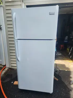 Ffht1814qw0 Frigidaire Refrigerator. Top Freezer Bottom Refrigerator
