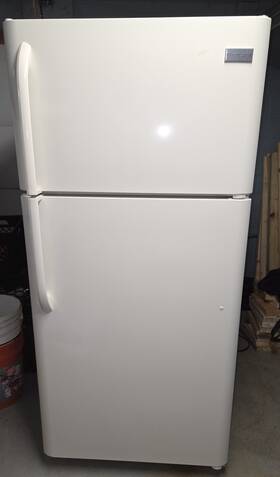 Frigidaire Ffht1831qq1 White Top Freezer Refrigerator Model #ffht1831qq1