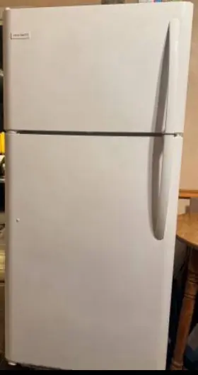 Ffht1832tp0 Frigidaire Refrigerator - White Excellent Condition