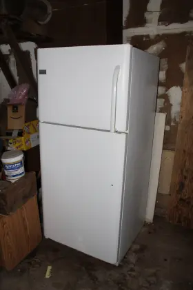 Ffht2021qwo Frigidaire 20.4-cu Ft Top-freezer Refrigerator