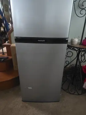 Ffps-4533um Frigidaire Ffps-4355um Frigidare 4.5 Cu Ft Refrigerator With Top Freezer