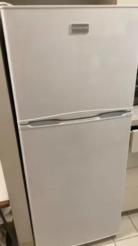 Fftr1222qw Frigidaire Moving Sale Apt Size Refrigerator White Clean Quiet Good Condition