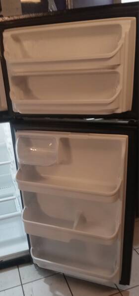 Frigidaire Fftr1621rb2 Refrigerator
