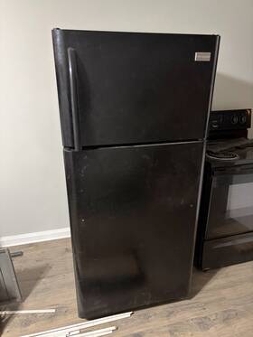 Frigidaire Fftr1814qb5a Top-freezer Refrigerator Black Garage Ready