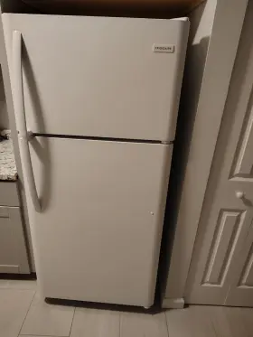 Fftr1814twb Frigidaire Fridgedaire Refrigerator Good For Rental