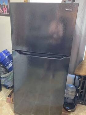 Frigidaire Fftr1814wbe 18.3 Cu Ft Refrigerator Slightly Used 500