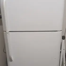 Fftr1821qm0 Frigidaire Top Freezer Refrigerator White 18 Cu Ft Frost-free
