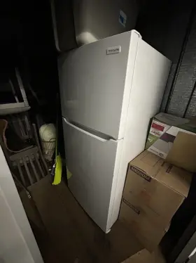 Fftr1821two Frigidaire 7.2 Cubic Feet Refrigerator With Top-freezer And Reversible Door