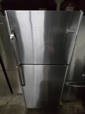 Fftr20g2qs1 Frigidaire Pre-owned Top Freezer Refrigerator Local Pickup Only