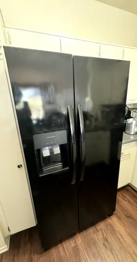 Frss2623ab Frigidaire Great Condition Black Side By Refrigerator For Sale - Ice/water
