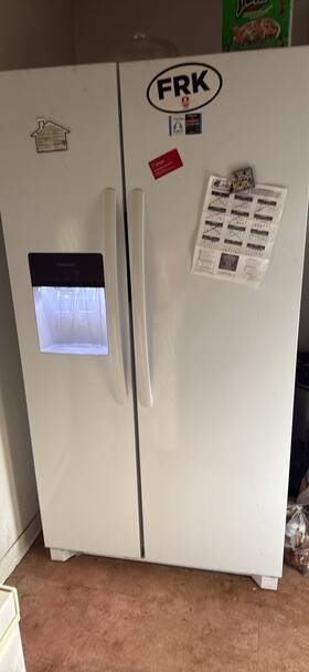 Frigidaire Frss2623aw8 White Side-by-side Refrigerator With Ice Maker And Water Dispenser