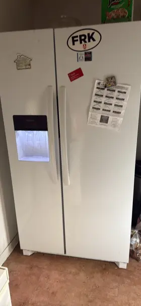 Frss2623aw8 Frigidaire White Side-by-side Refrigerator With Ice Maker And Water Dispenser