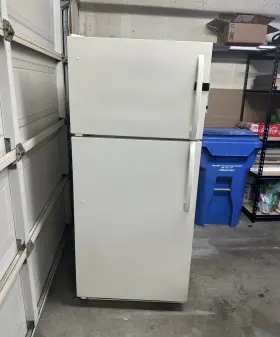 Frt17b3aq6 Frigidaire 16.5 Cu Ft Frost-free Top-freezer Refrigerator White