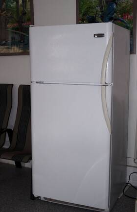 Frigidaire Frt181l6jw7 2012 Frigidare White Refrigerator