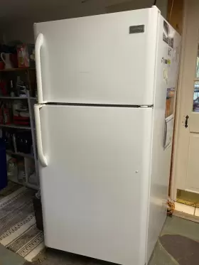 Lftr1814lw6 Frigidaire Frtd2021aw - 18.2 Cu. Ft. Top-freezer Refrigerator White