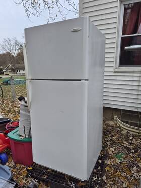 Frigidaire Glrt214tcw2 Refrigerator Model Missing 1pc Glass Above Bottom Shelve