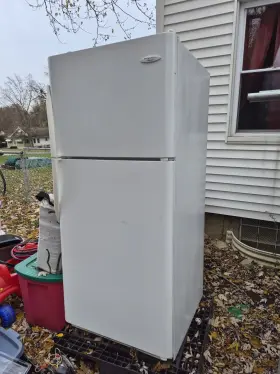 Glrt214tcw2 Frigidaire Refrigerator Model Missing 1pc Glass Above Bottom Shelve