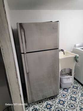 Frigidaire Lftr2021tf 20.4 Cu Ft Stainless Steel Top Freezer Refrigerator