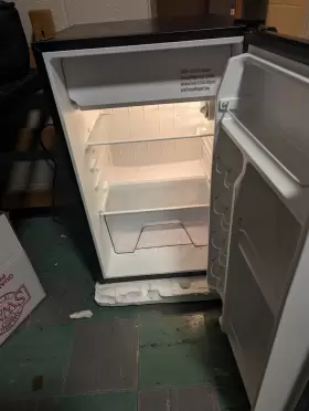Gl43s5 Galanz Refrigerator 4.3 Cubic Foot Single-door Mini Fridge With A Stainl