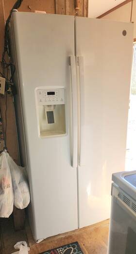 Ge Appliances Gss25ggpbcww Side-by-side Refrigerator White Water And Ice Dispenser