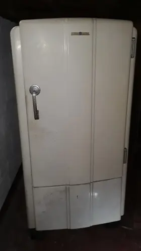 B7-37-a Ge 1937 Type Refrigerator
