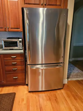 Gde25esknrss Ge Refrigerator With Bottom Mount Freezer Stainless Steel Excellent Condition