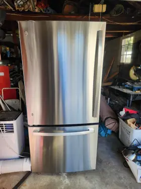 Gde25eykfs Ge Bottom Freezer Refrigerator 25 Cu Ft Stainless Steel 3 Months New