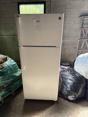 Ge Gie18gndnrww White Top-freezer Freestanding Refrigerator 18.0 Ft 29.5 In