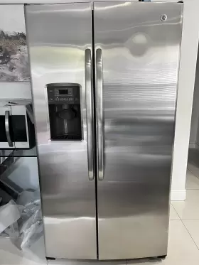 Gshs6kgzbcss Ge Side-by-side Refrigerator With External Ice And Water Dispenser