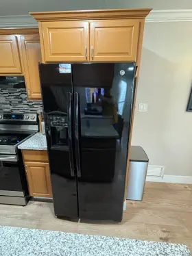 Gss23ggkjcbb Ge Refrigerator In Black Color And Side By Doors