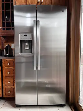 Gss25iynwhfs Ge Gss25iynwfs 36 In 25.1 Cu Ft Stainless Steel Side-by-side Refrigerator #gss25iynwhfs