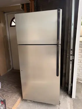 Gtk17jbc2rbs Ge 28 Inch Freestanding Top Freezer Refrigerator Stainless