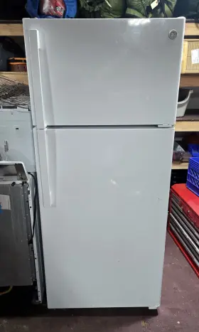 Gts18hgngrww Ge 17.5 Cu. Ft. Top-freezer Refrigerator White Gloss Gently Used
